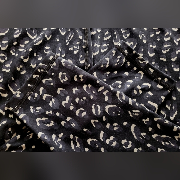 New/LiKE New ☆ 3 ON Leggings - Picture 3 of 12